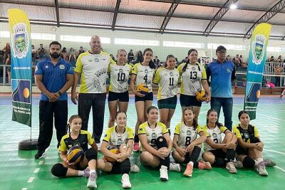Imagem da notícia Vôlei feminino de Chapadão do Sul brilha e conquista Vice-Campeonato na 2ª Copa Intermunicipal Sub-14
